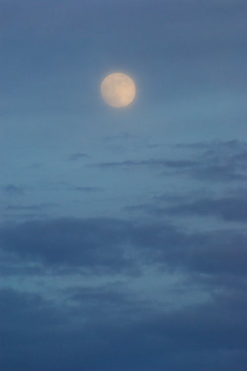 Photos gratuites de cirrus, mise au point douce, pleine lune