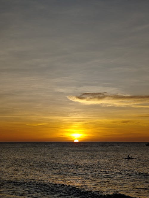 Foto profissional grátis de Hora dourada, litoral, pôr do sol