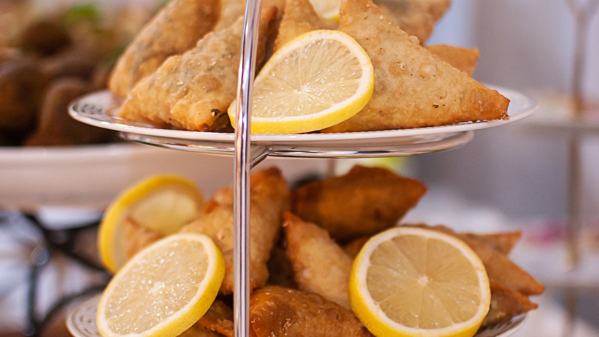 Tiered tray of samosas with lemon slices (Training Program Catering in Vellore)