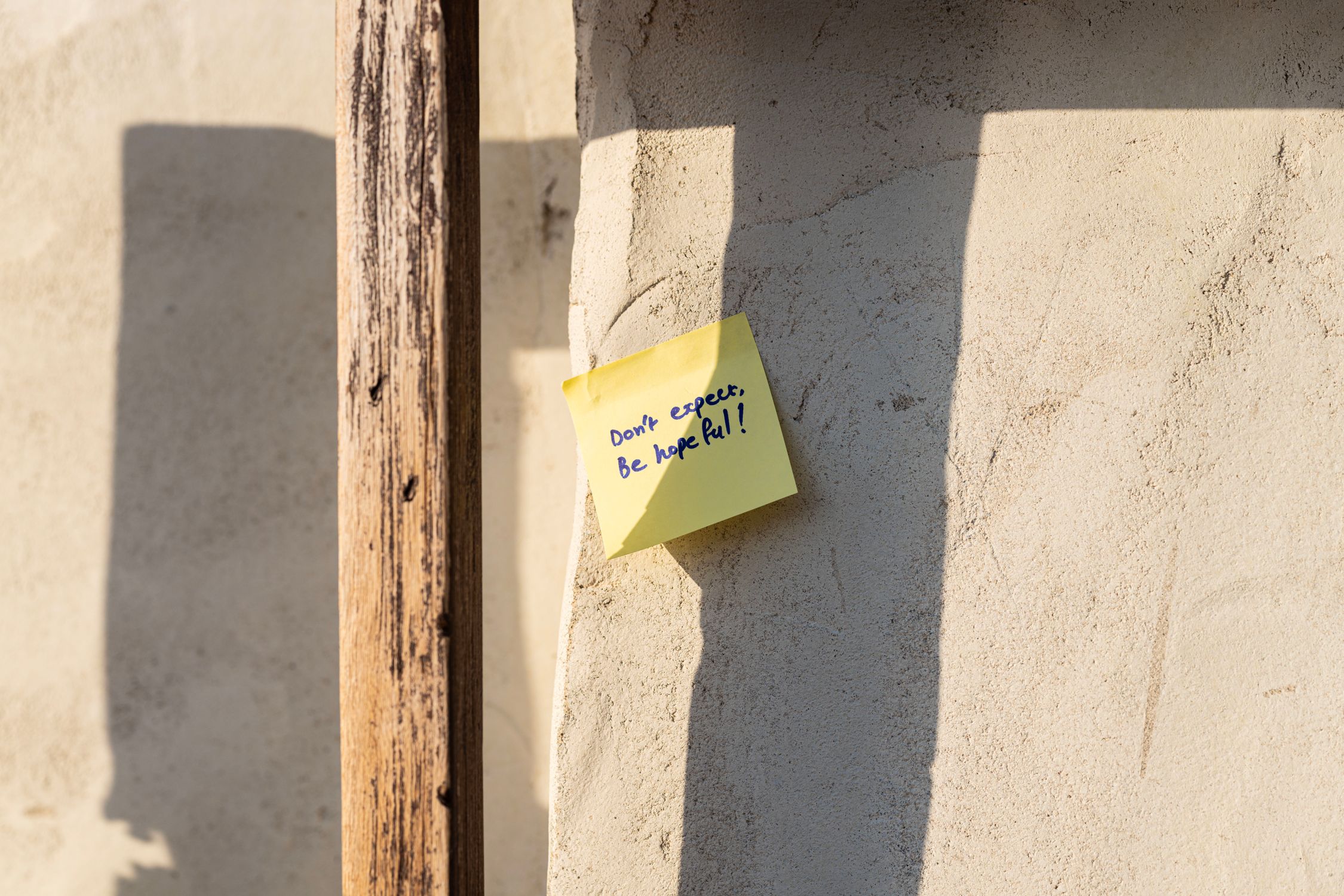 Note Steert Sticky Note on a Wall in Sunlight · Free Stock Photo