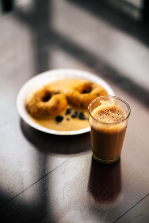 Free A cozy morning scene with fresh coffee and pastries in a Dubai café. Stock Photo