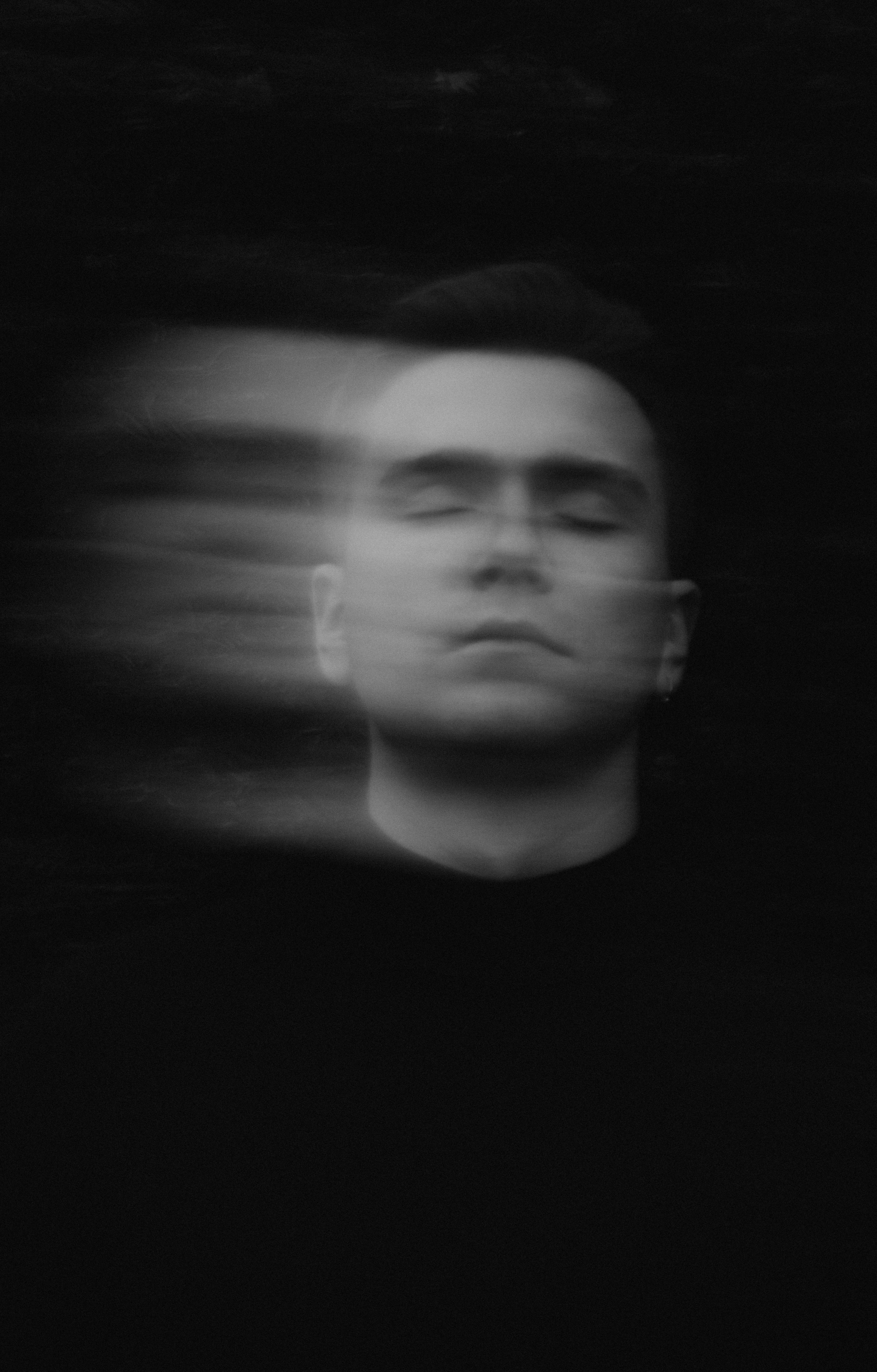 Portrait of Man in Motion in Black and White · Free Stock Photo