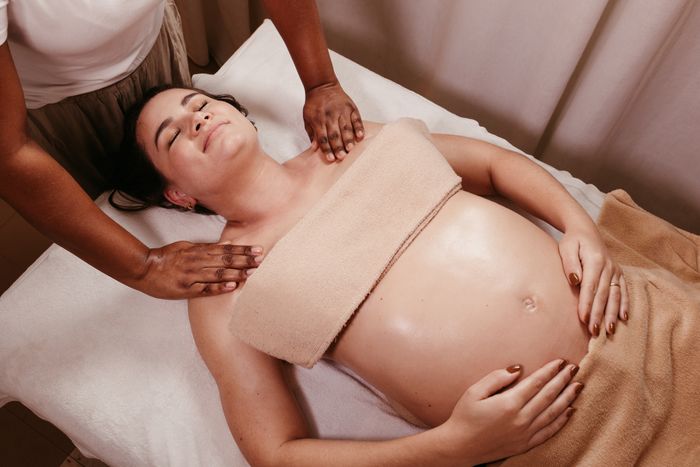 Prenatal massage for pregnant women at home in Dubai
