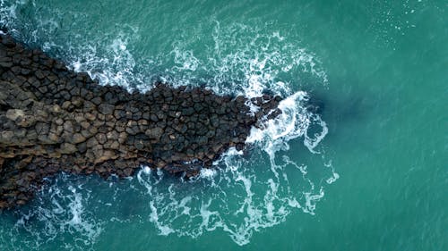 Waves Splashing against Rocks