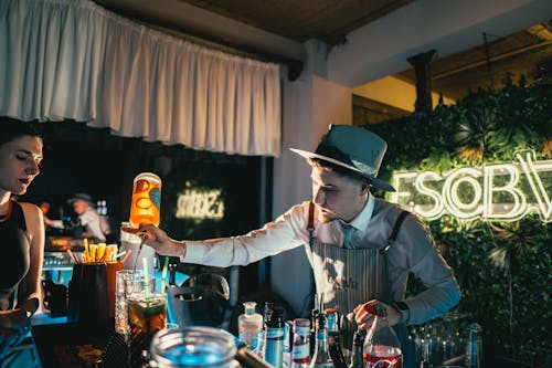 Kostnadsfri bild av alkohol, bar, bartender
