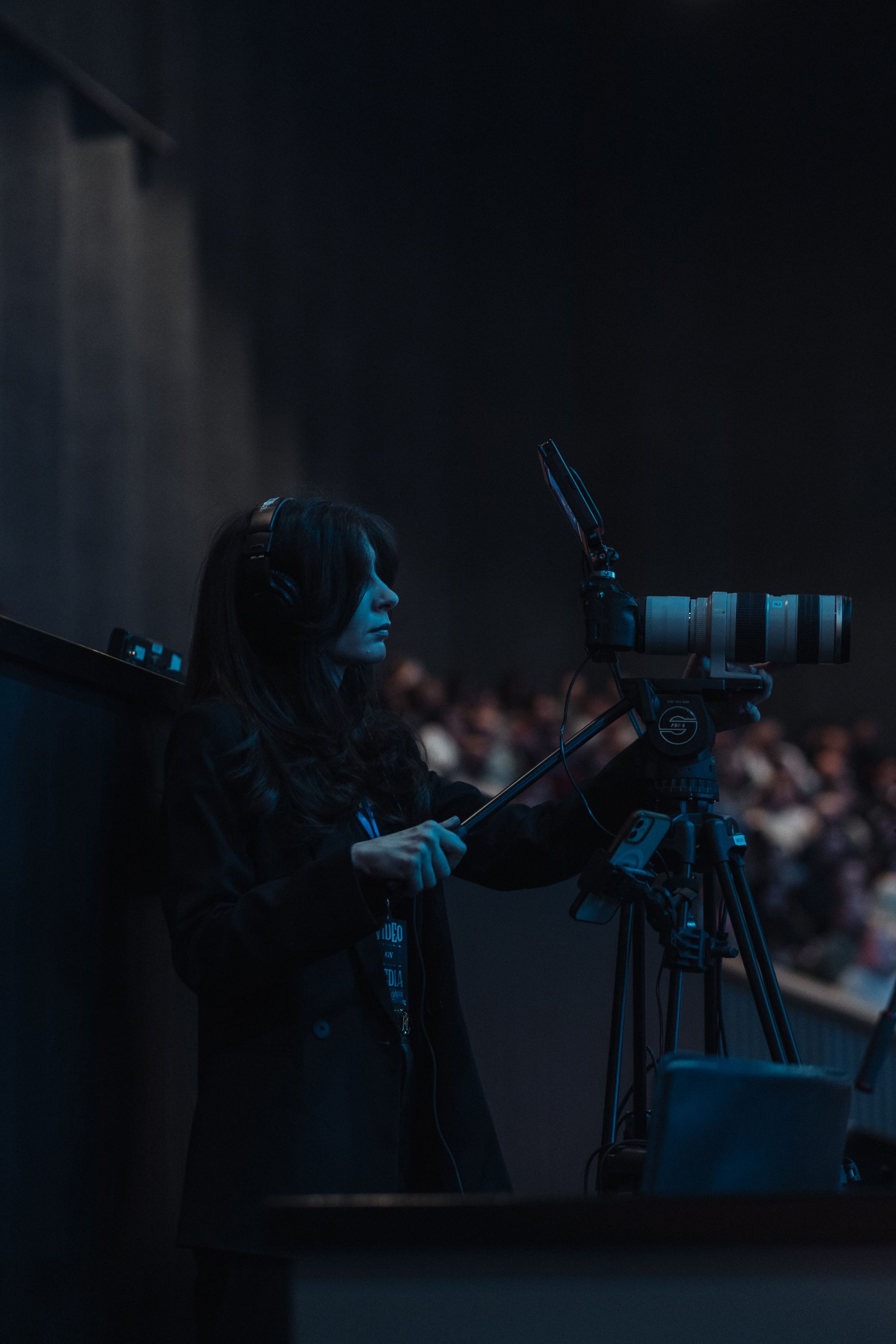 Reporter Filming in Darkness · Free Stock Photo