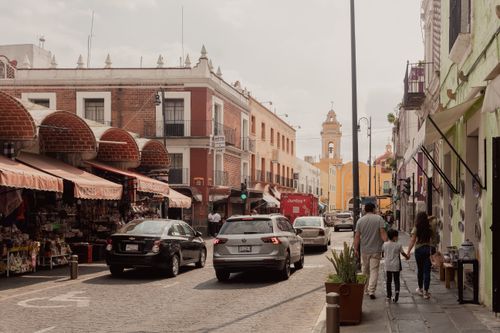 Free Charming street scene in Puebla, Mexico showcasing historic architecture and daily life. Stock Photo