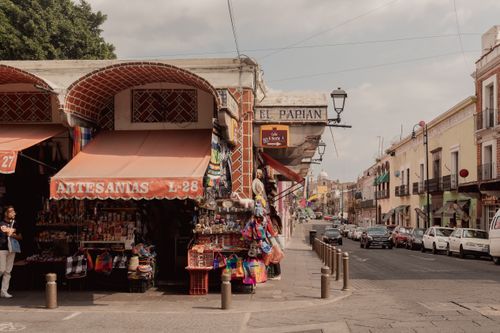Free Charming street view of El Parián market, Puebla City, showcasing local crafts and vibrant shop displays. Stock Photo