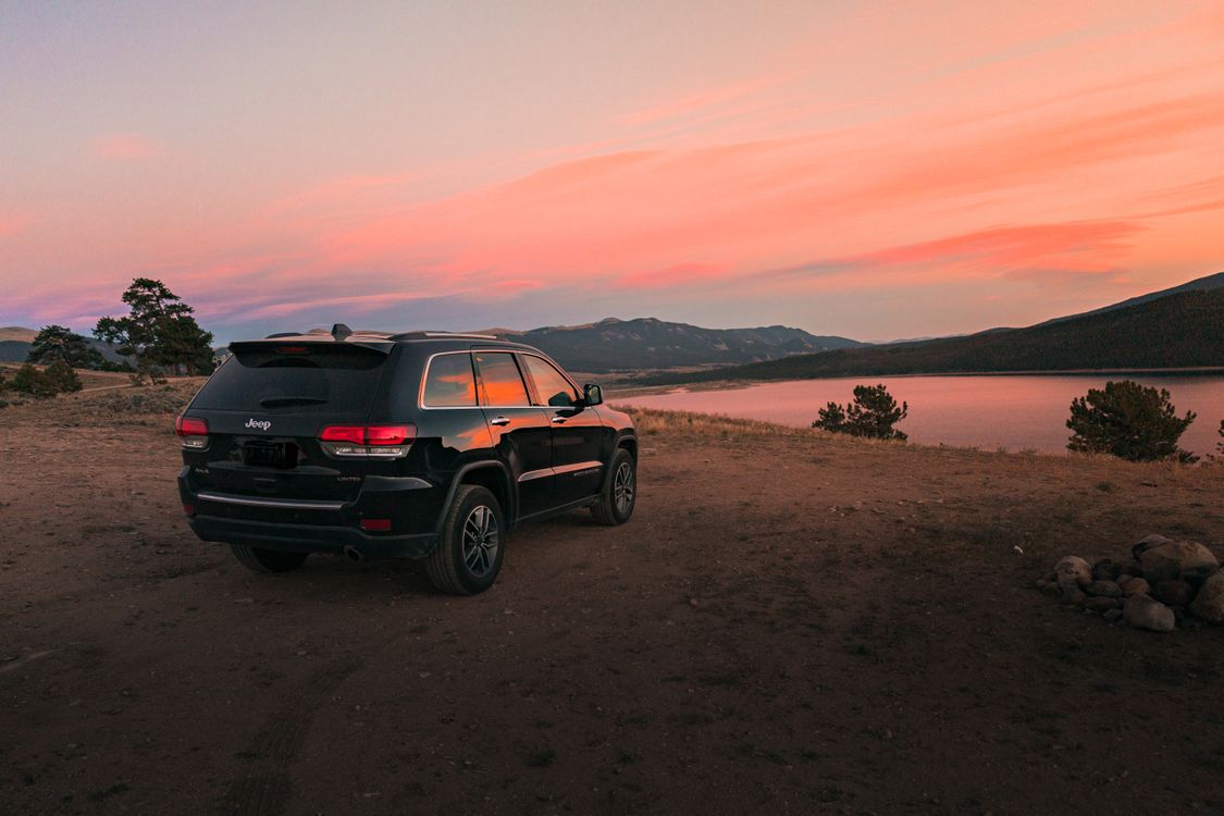 Jeep Grand Cherokee in front of sunset