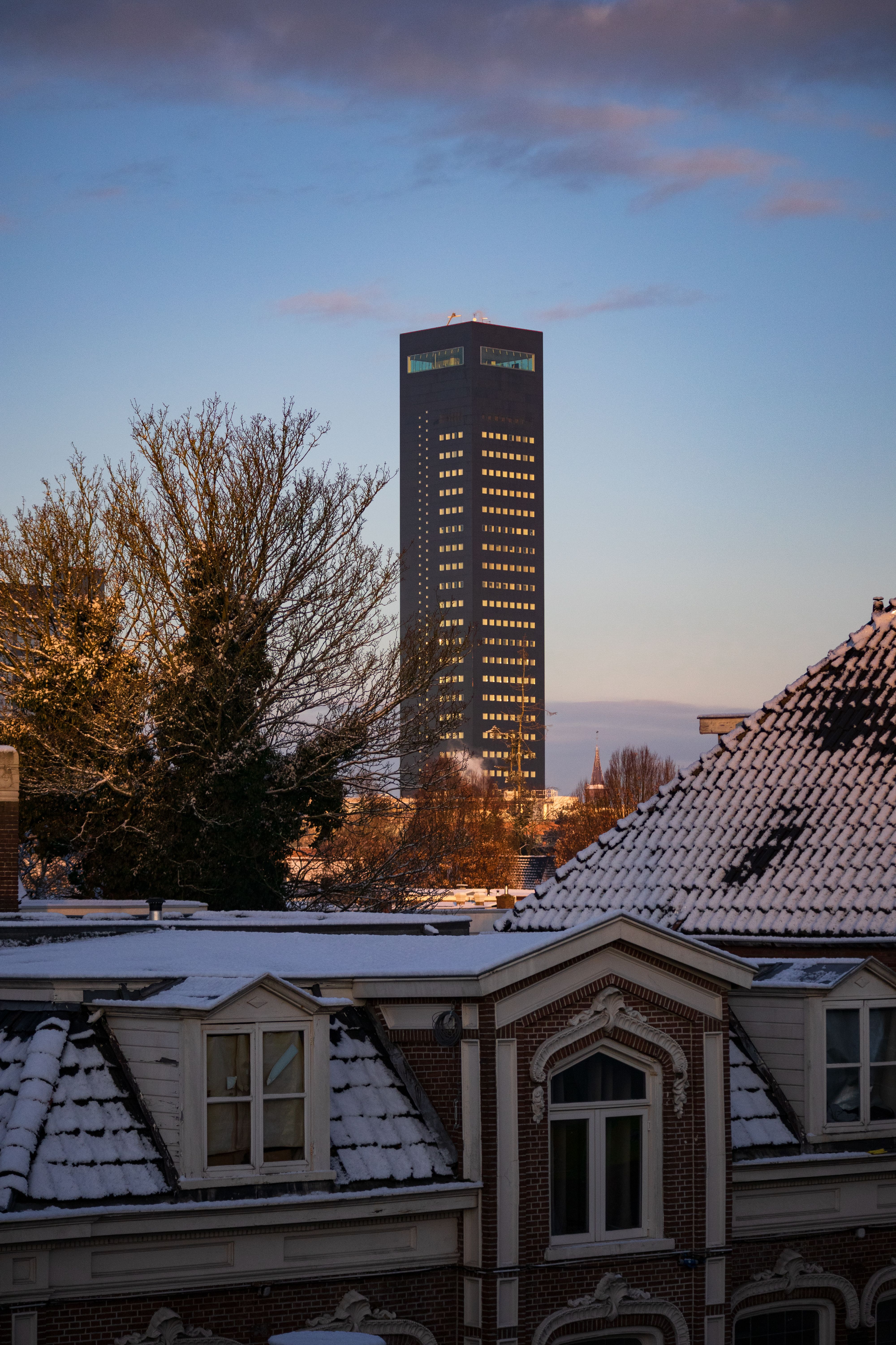 majestic-modern-skyscraper-achmeatoren-leeuwarden-fryzja
