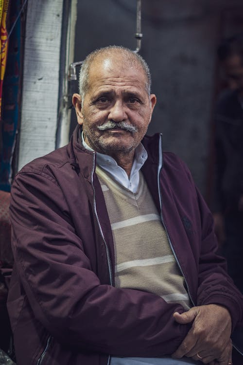 Foto d'estoc gratuïta de 60 anys, colors a l'índia, foto vertical