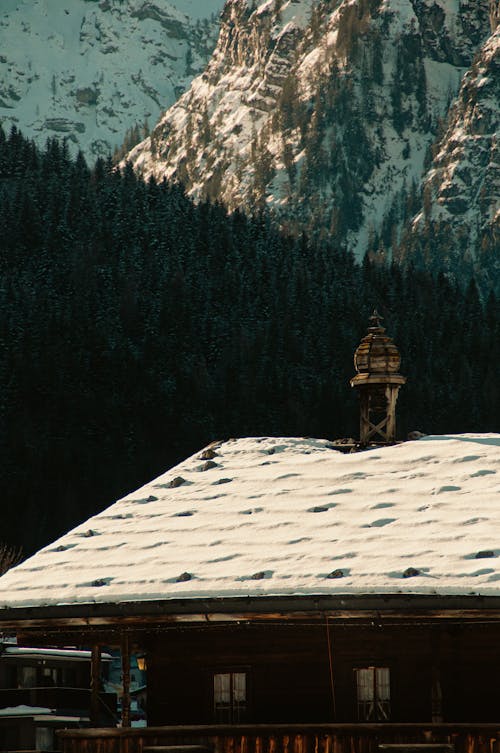 Photos gratuites de cabane, chalet de montagne, cheminée