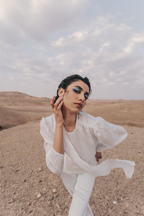 Fotos de stock gratuitas de cámara, Camisa blanca, Desierto