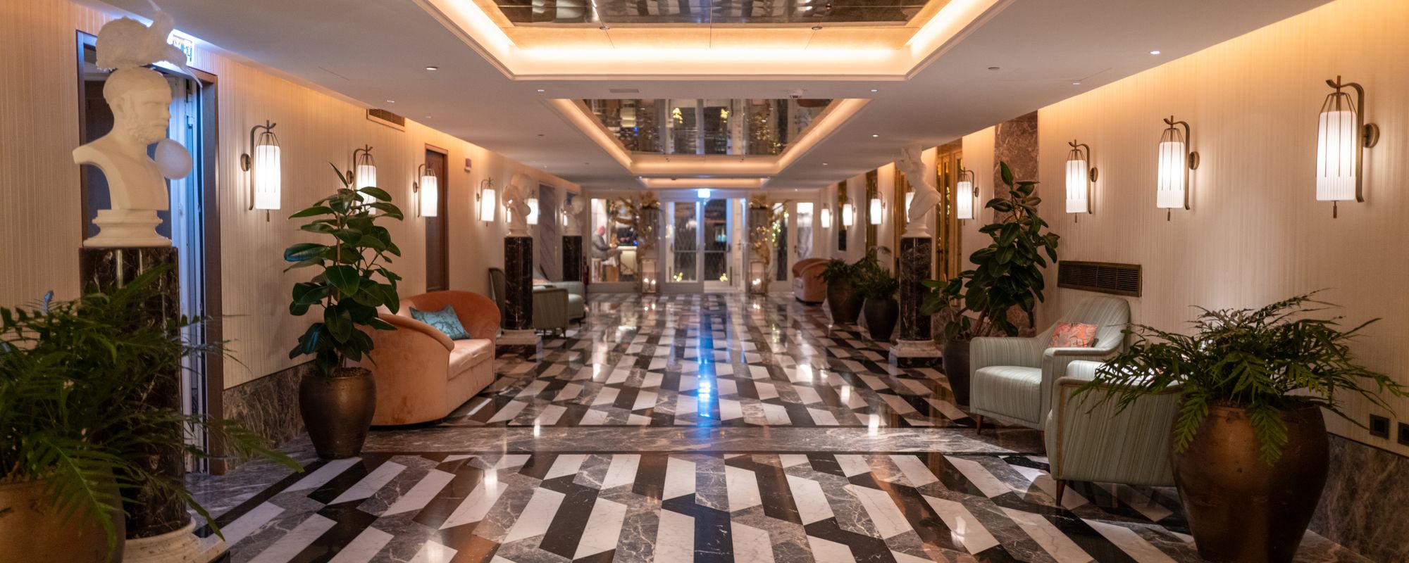 Aurelia Grand lobby
