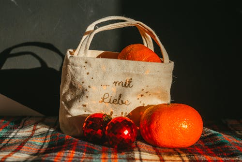 Безкоштовне стокове фото на тему «апельсини, декорація, кулі»