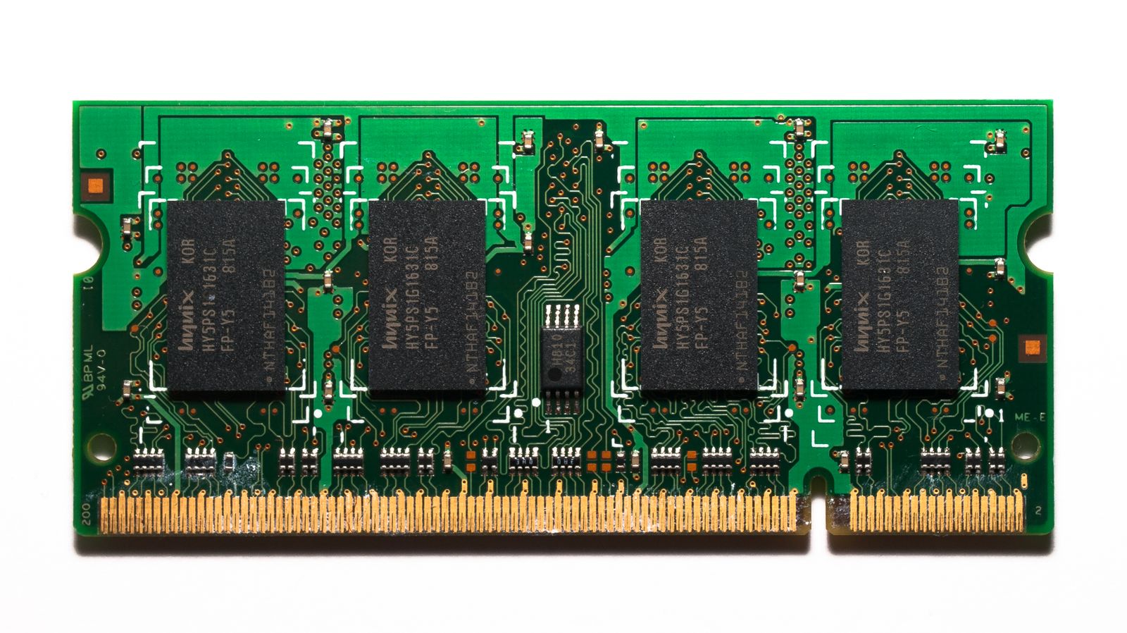 Placas de memória RAM destacadas em placa-mãe