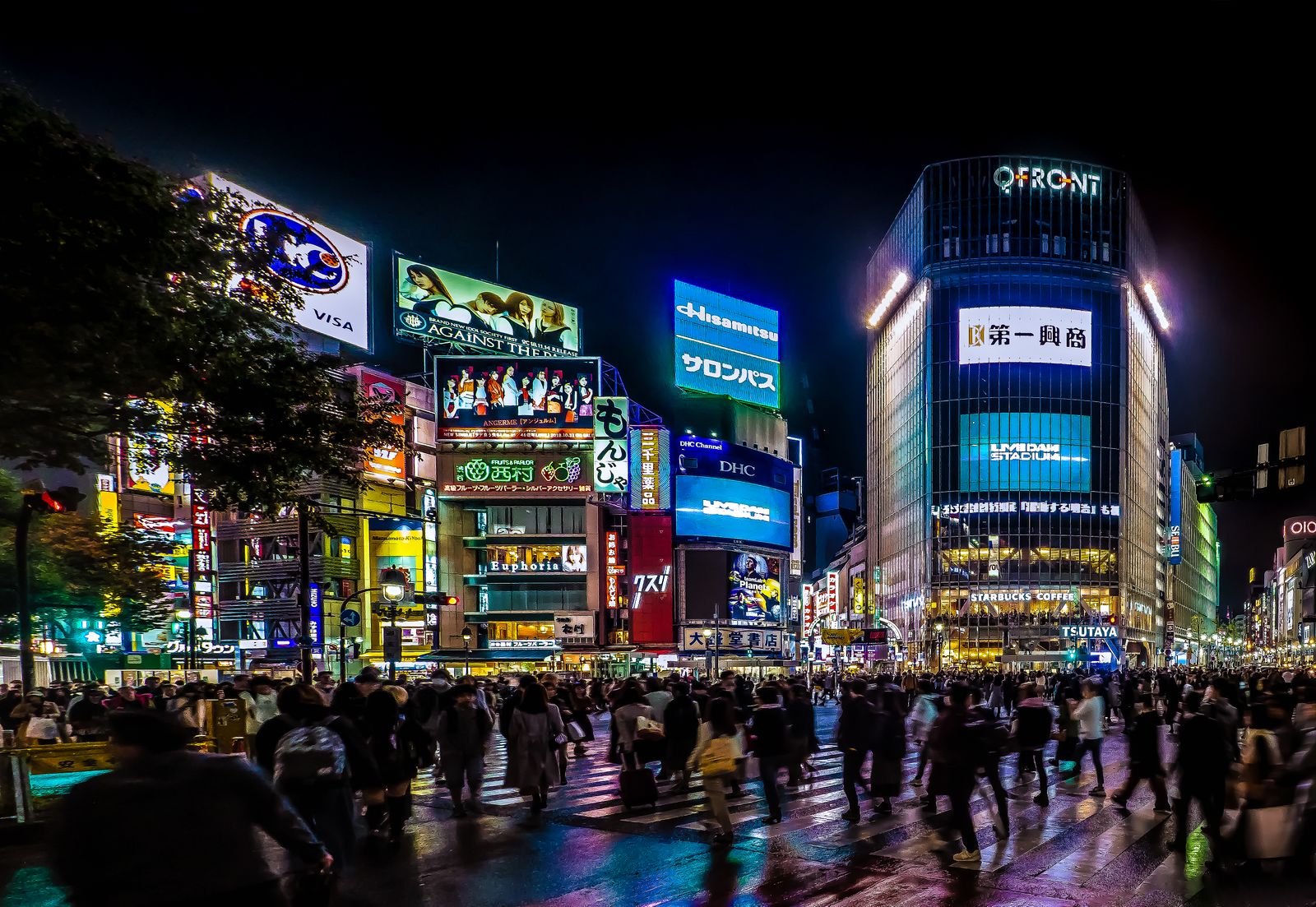 Shibuya Scramble Crossing crowds at night, Tokyo, Japan - things to do in Tokyo