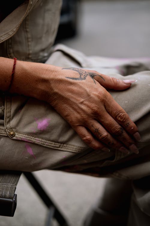 Kostenloses Stock Foto zu frau, hand, hände menschliche hände