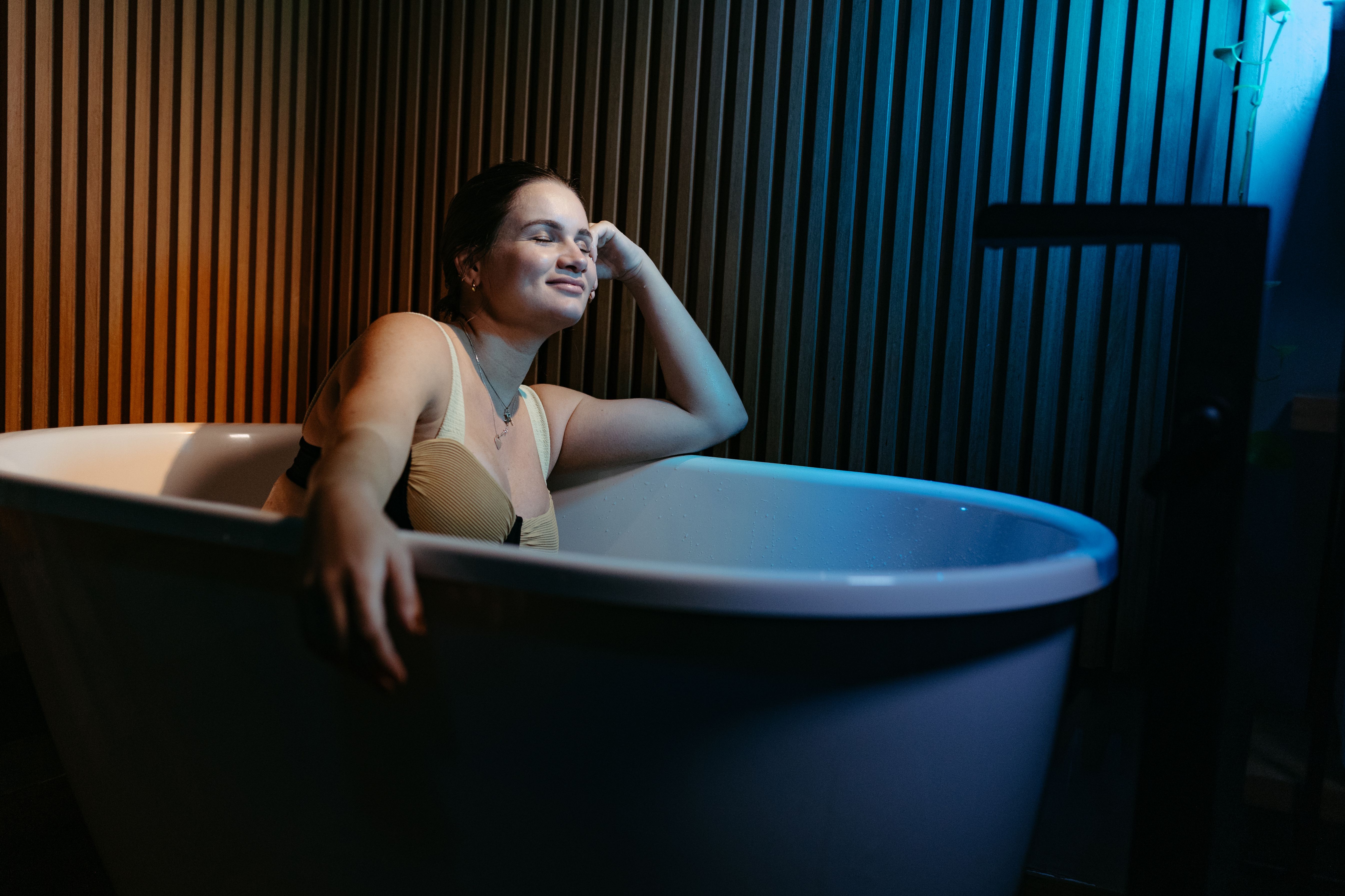 Woman In Bath Photos, Download The BEST Free Woman In Bath Stock Photos ...
