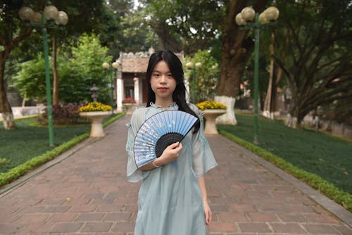 亞洲女人, 傳統服裝, 垂直拍攝 的 免費圖庫相片