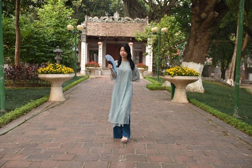 亞洲女人, 傳統服裝, 年輕女子 的 免費圖庫相片