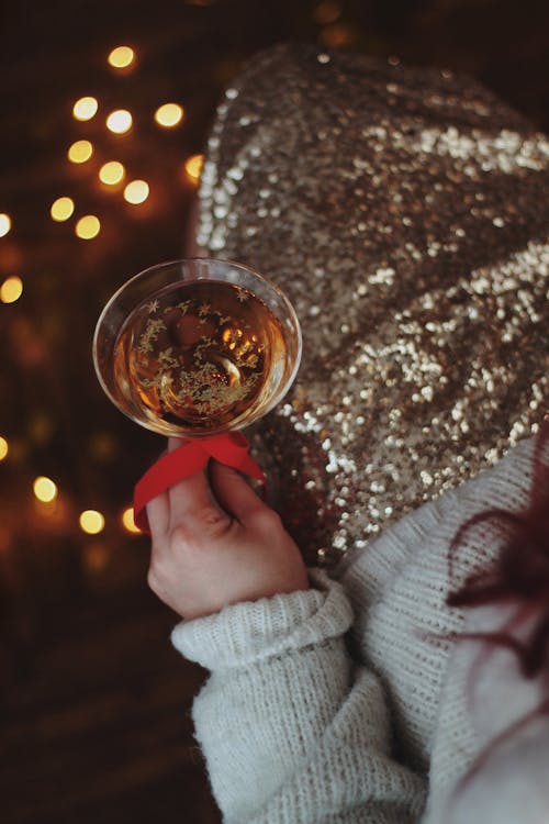 カクテルグラス, クリスマスの灯り, シャンパンの無料の写真素材