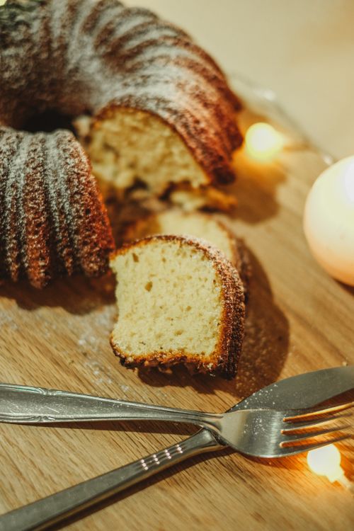 Free Delicious homemade bundt cake with powdered sugar, perfect for dessert photography. Stock Photo
