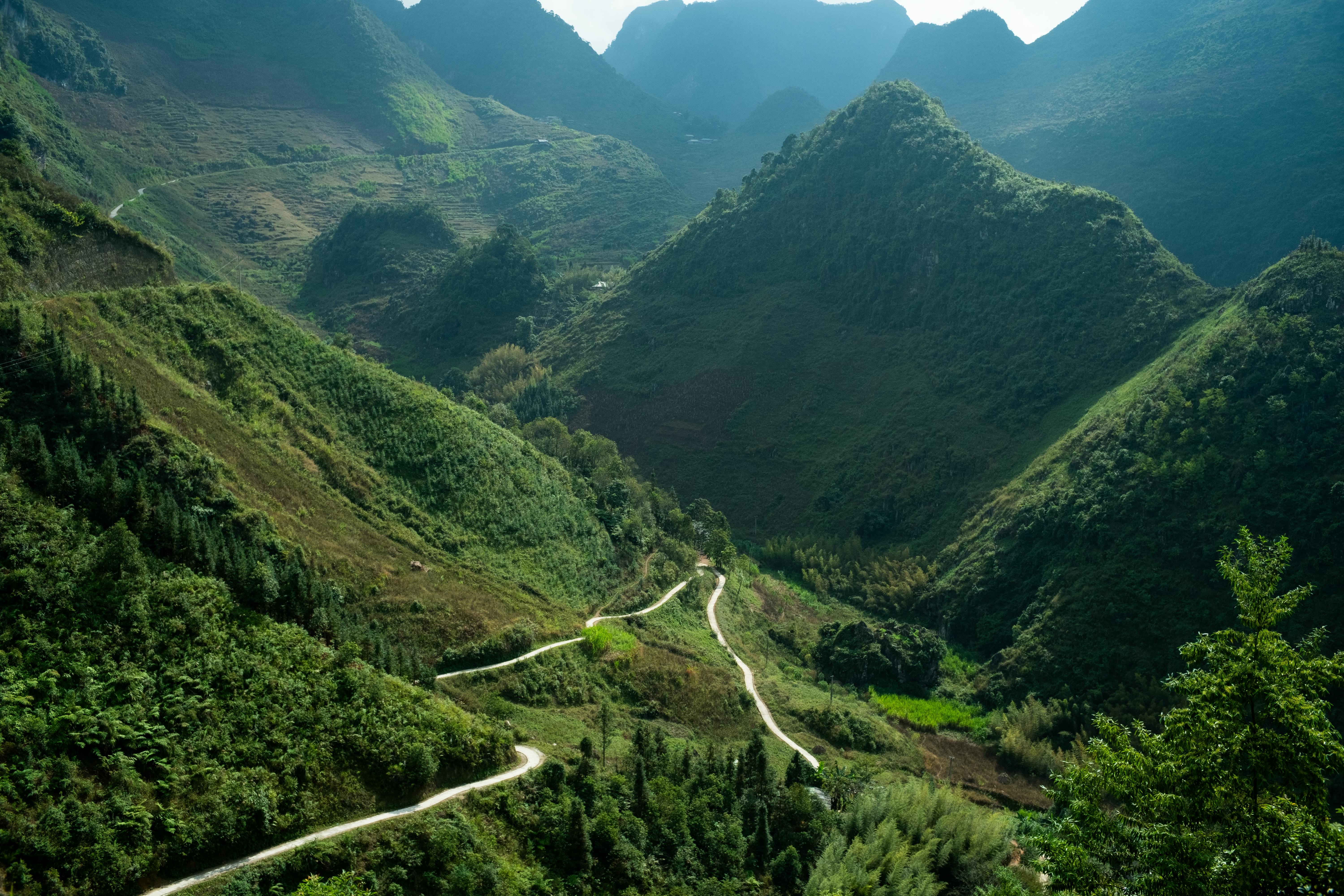 micro niche travel off‑the‑beaten‑path trips — Photo by Hao Hoang on Pexels