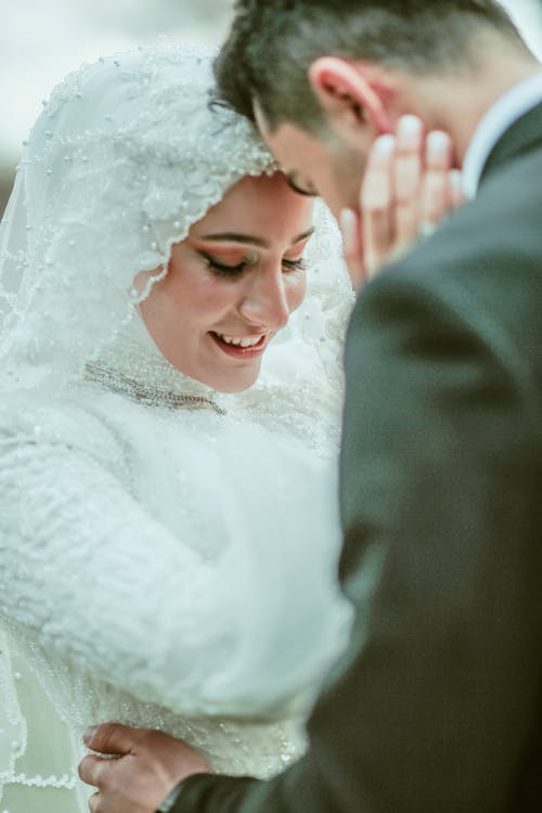 Kostnadsfri bild av bröllopsfotografi, bröllopsklänning, hijab