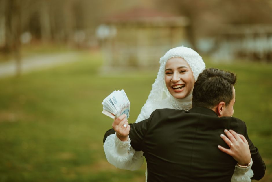wedding couple money