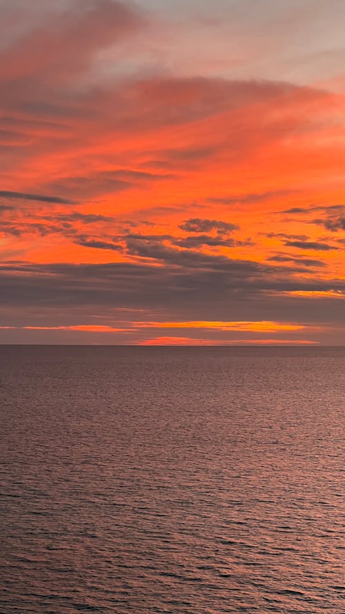 akşam, akşam karanlığı, deniz içeren Ücretsiz stok fotoğraf