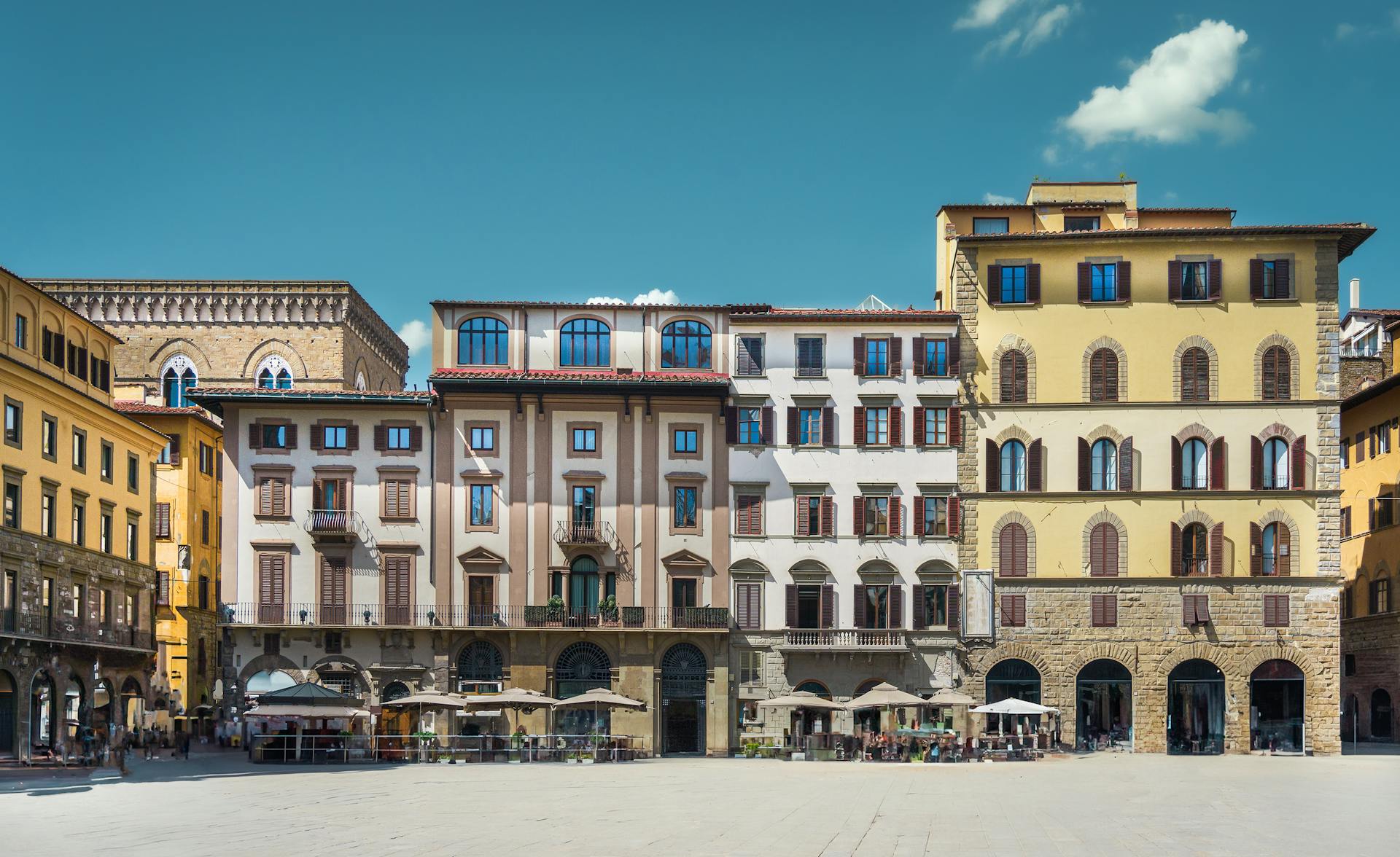 Historic townhouses in Piazza della Signoria, Florence, showcasing Italian Renaissance architecture.