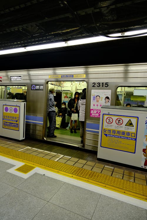 Darmowe zdjęcie z galerii z japonia, ludzie, metro