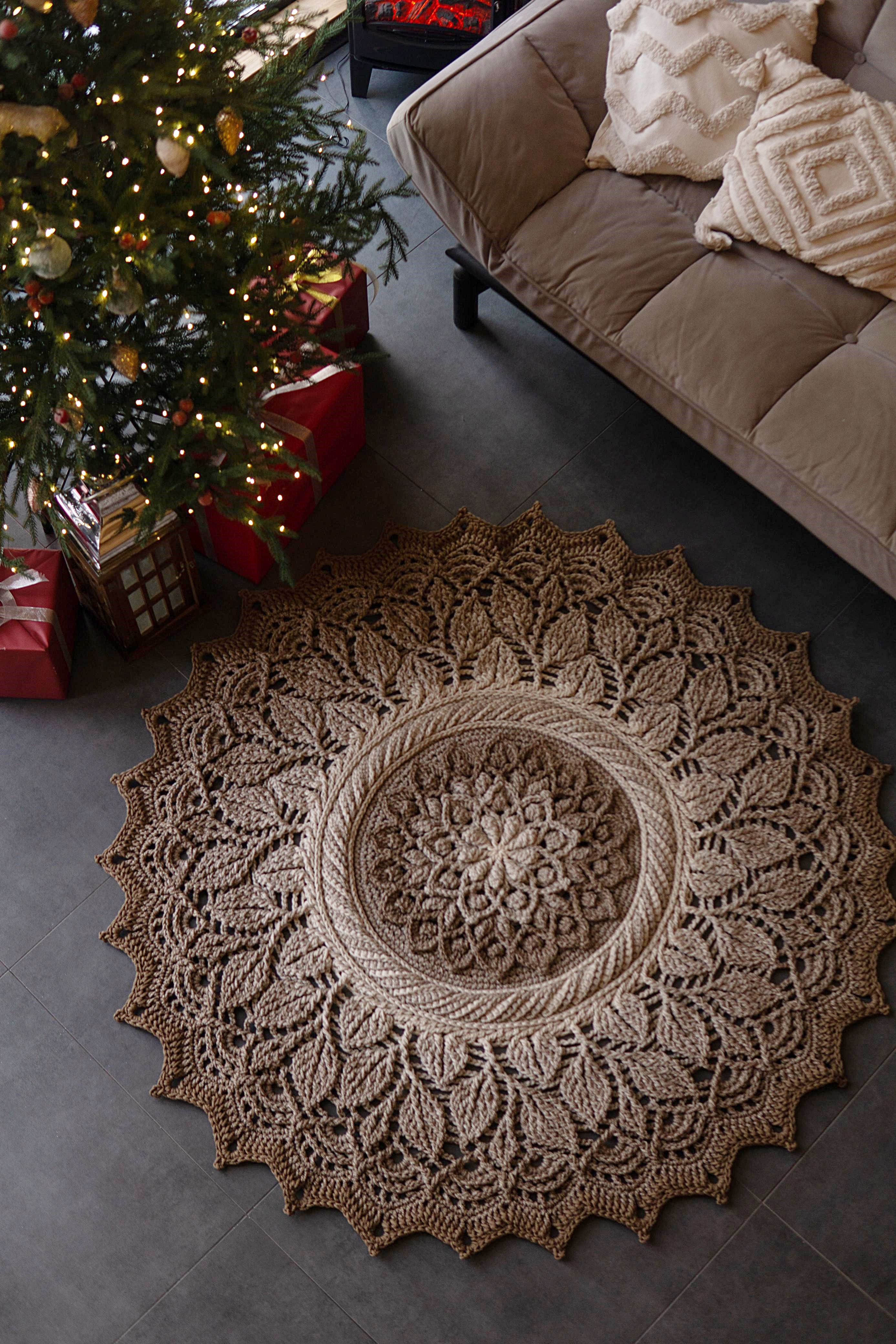 Free A cozy living room decorated for Christmas with a tree, gifts, and a crochet rug. Stock Photo