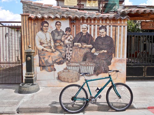 Foto profissional grátis de arte, bicicleta, calçada