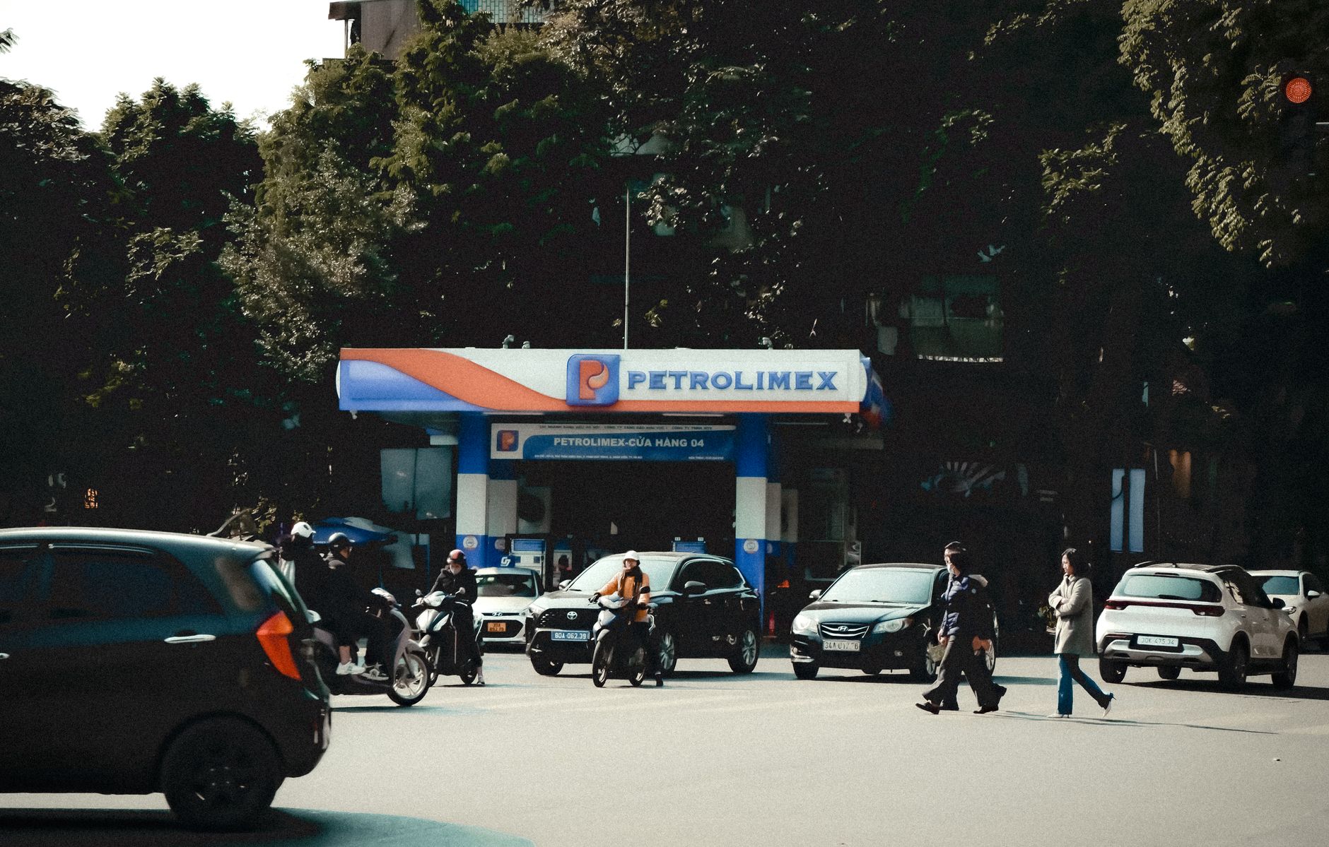 Featured image for the article: Bengaluru riders report mileage concerns after E20 petrol switch