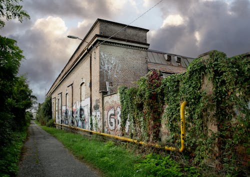 Immagine gratuita di abandoned, architecture, cielo coperto
