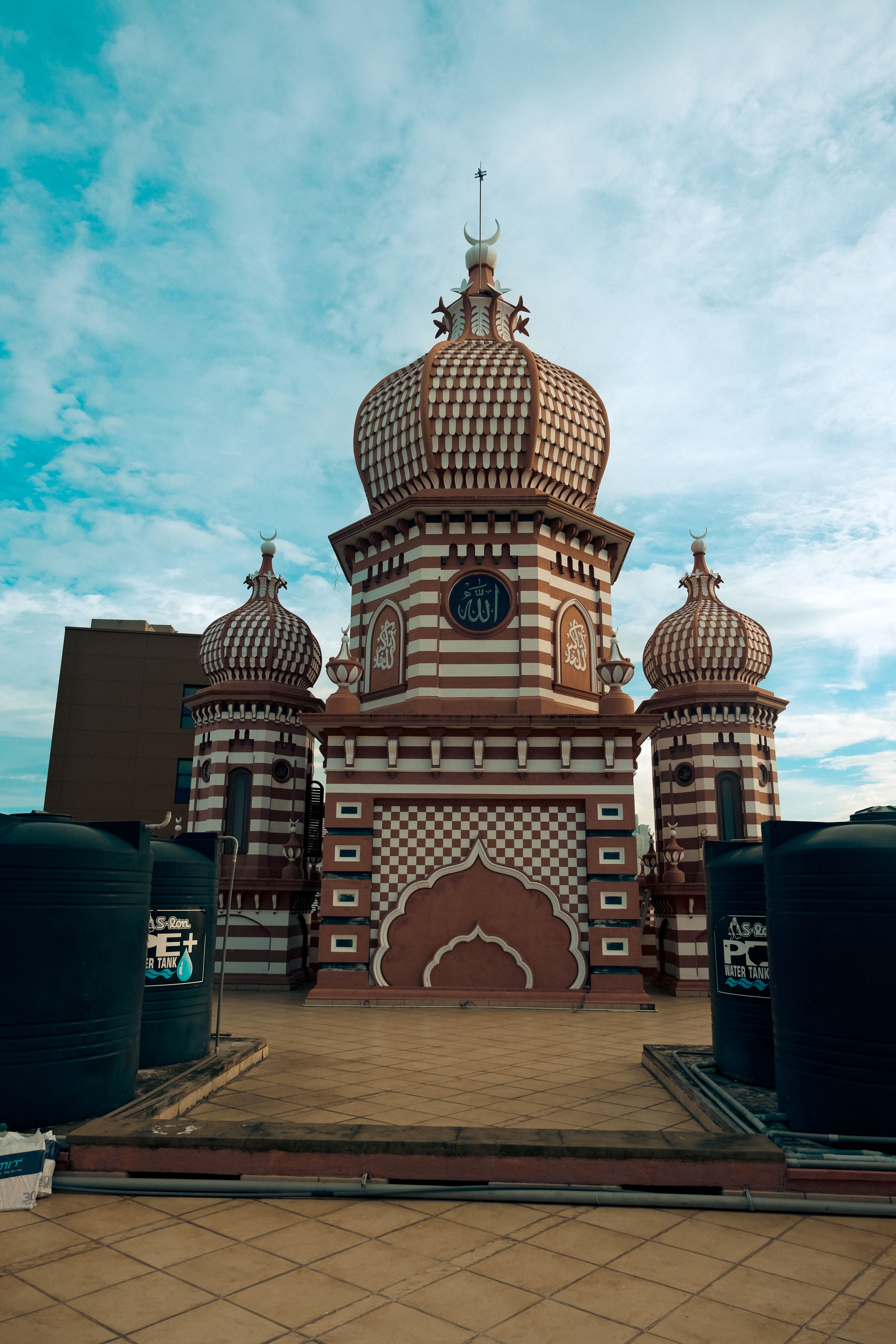 A stunning view of the historic Jami Ul-Alfar Mosque with its unique architecture in Colombo, Sri Lanka.