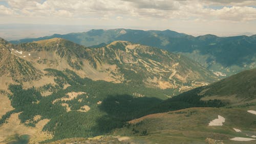 Ingyenes stockfotó dombok, drónfelvétel, erdő témában