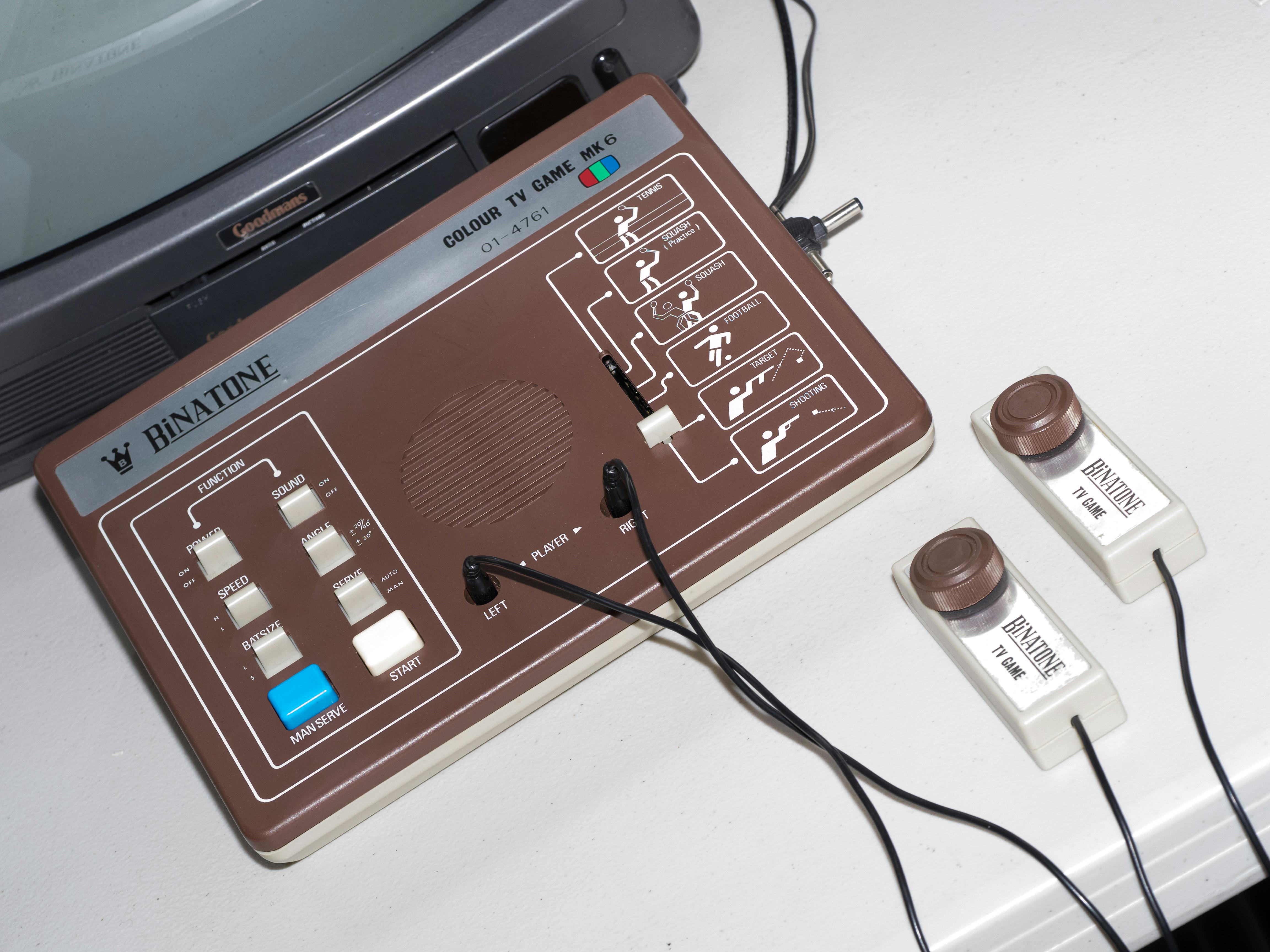 gaming micro‑niche retro gaming subculture — Photo by William Warby on Pexels