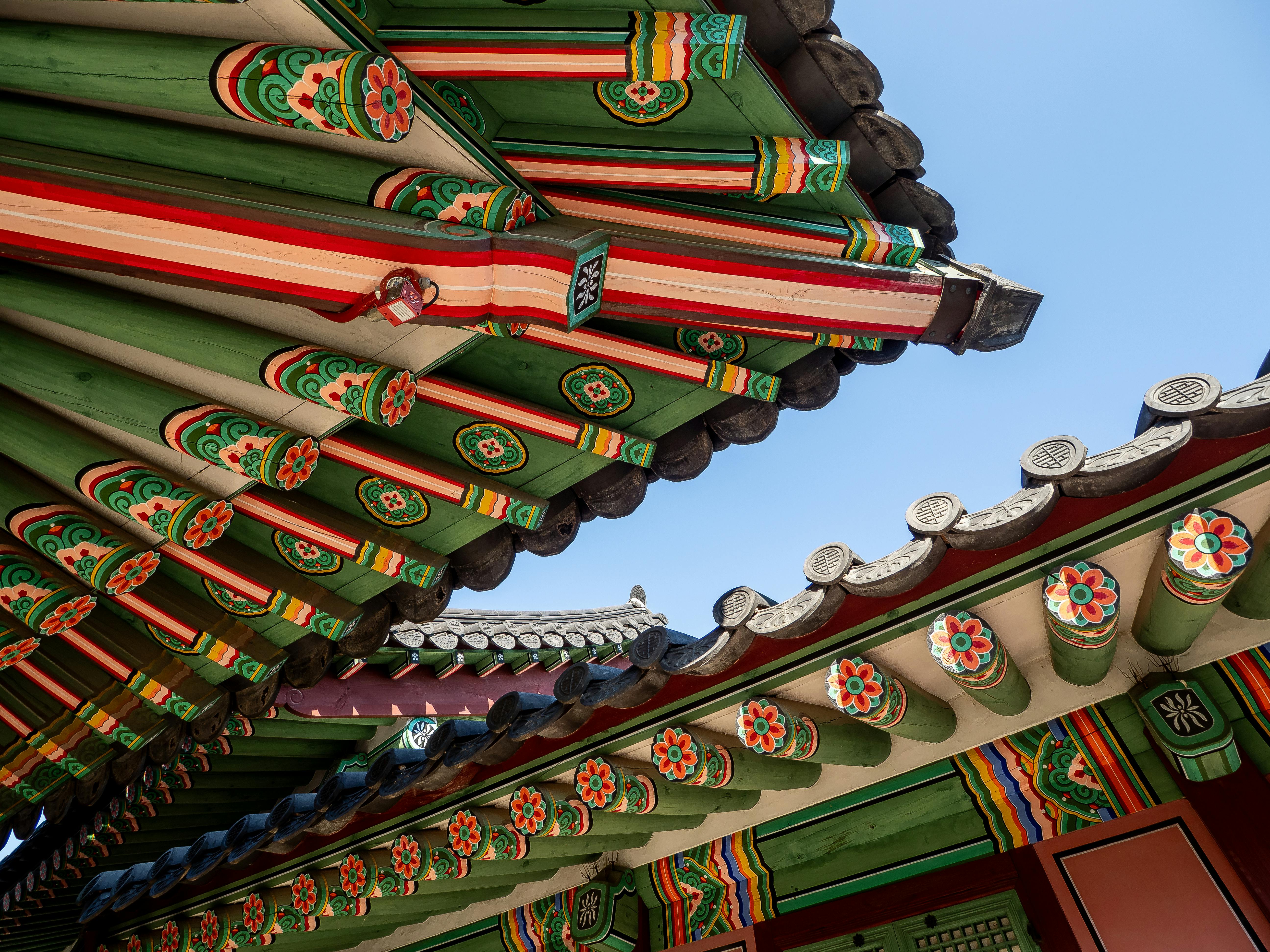 https://www.pexels.com/photo/decorative-rooftops-of-changdeokgung-palace-19716548/
