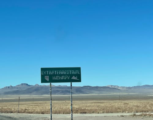 外僑, 沙漠背景, 路標 的 免費圖庫相片