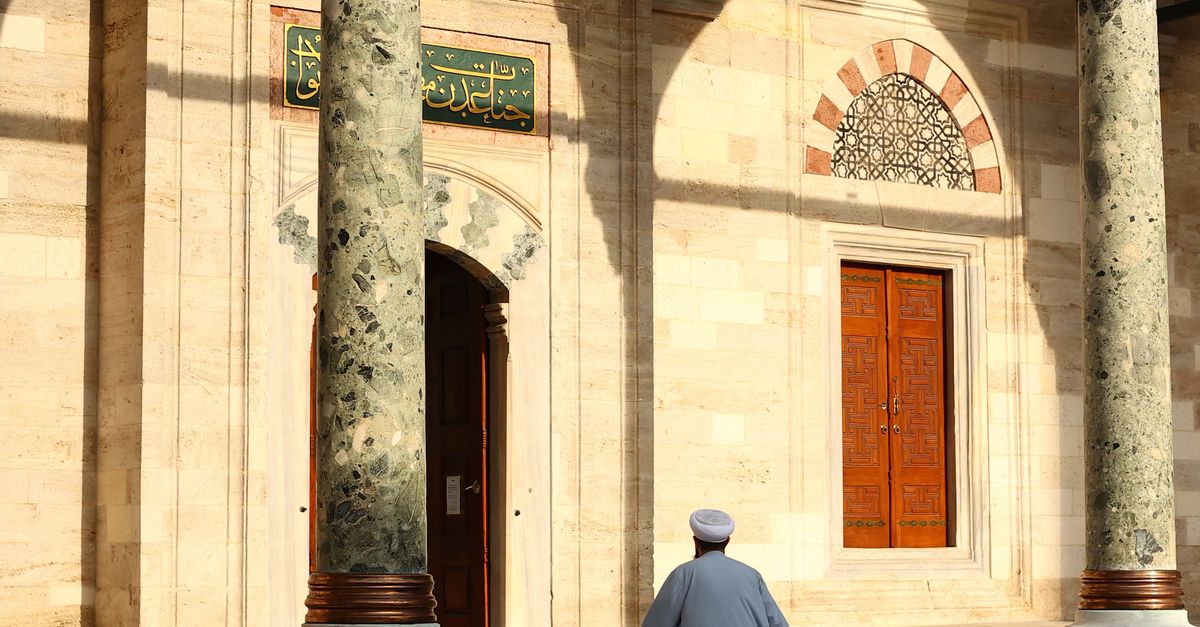 Rüyada Cenaze Aracı Görmek - Rüya Tabiri ve Anlamı - açık hava, adam, arkadan görünüm içeren Ücretsiz stok fotoğraf