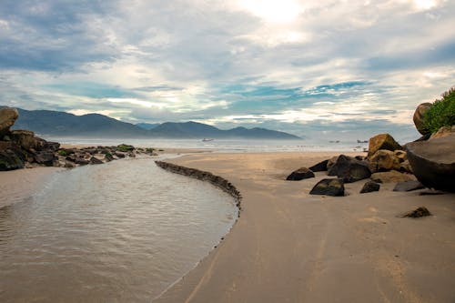 Бесплатное стоковое фото с живописный, море, морской берег