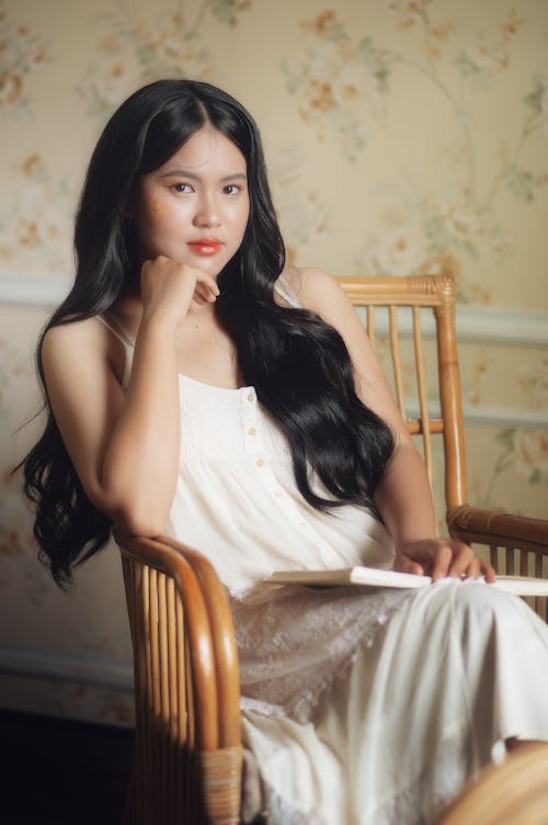 Бесплатное стоковое фото с азиатка, белое платье, брюнетка