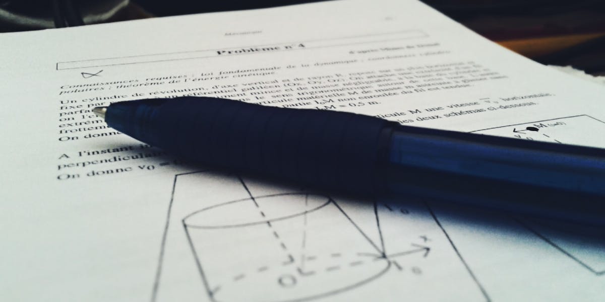 Projectile motion diagram showing velocity components and trajectory