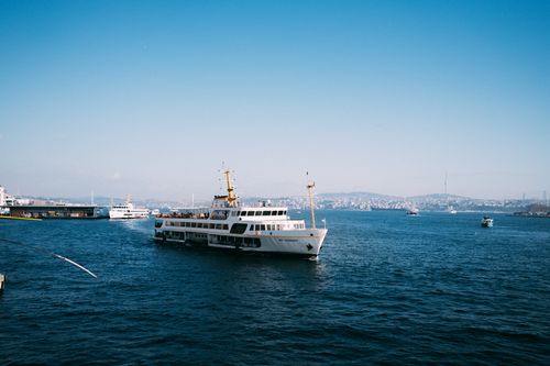 Harbour ferry — photo by Sami TÜRK on Pexels