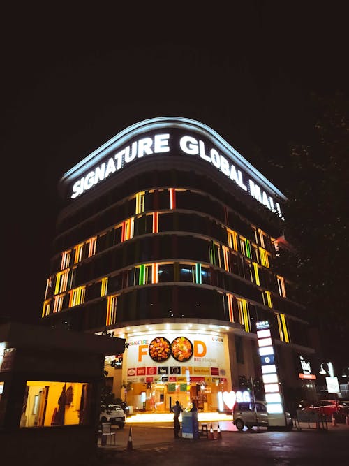 Signature Global Mall in Ghaziabad at Night