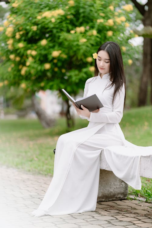 亞洲女人, 優雅, 公園 的 免費圖庫相片