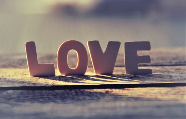 Online dating: starting a conversation on a niche platform